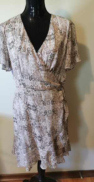 All In Favor Snake Print Wrap Dress Size XL